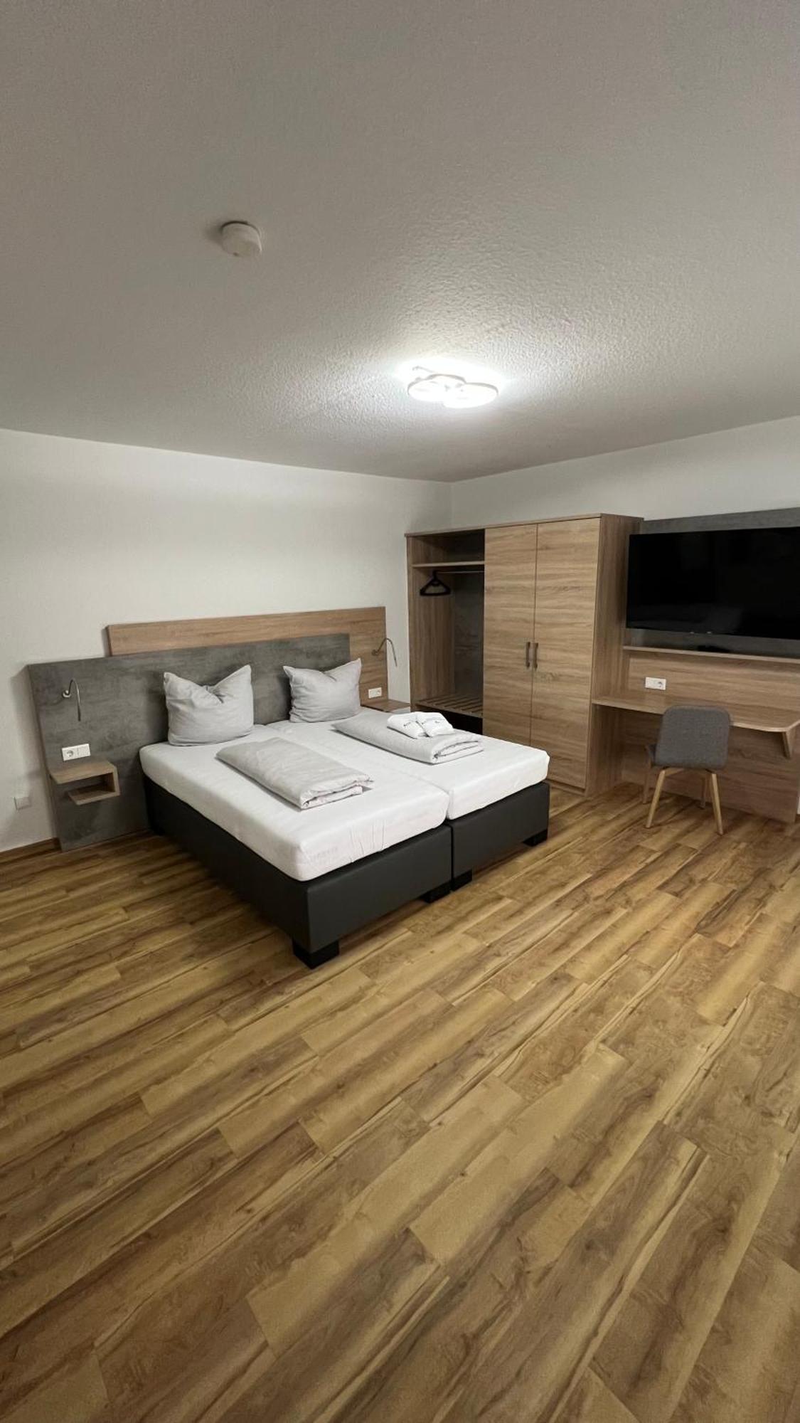 Hotel & Restaurant Am Kirschberg Alten Buseck Eksteriør billede