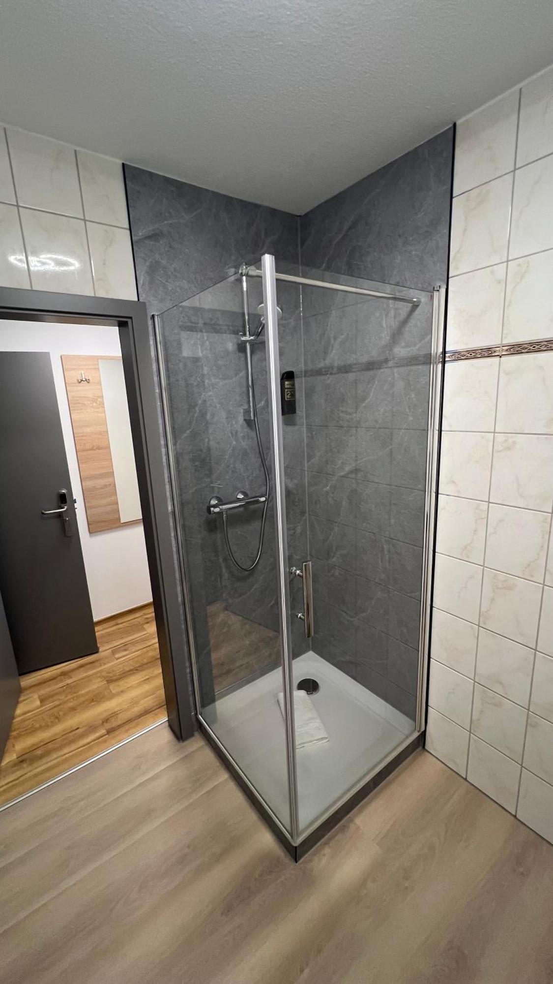 Hotel & Restaurant Am Kirschberg Alten Buseck Eksteriør billede