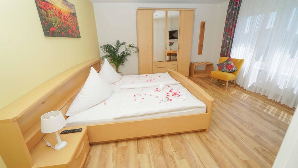 Hotel & Restaurant Am Kirschberg Alten Buseck Eksteriør billede