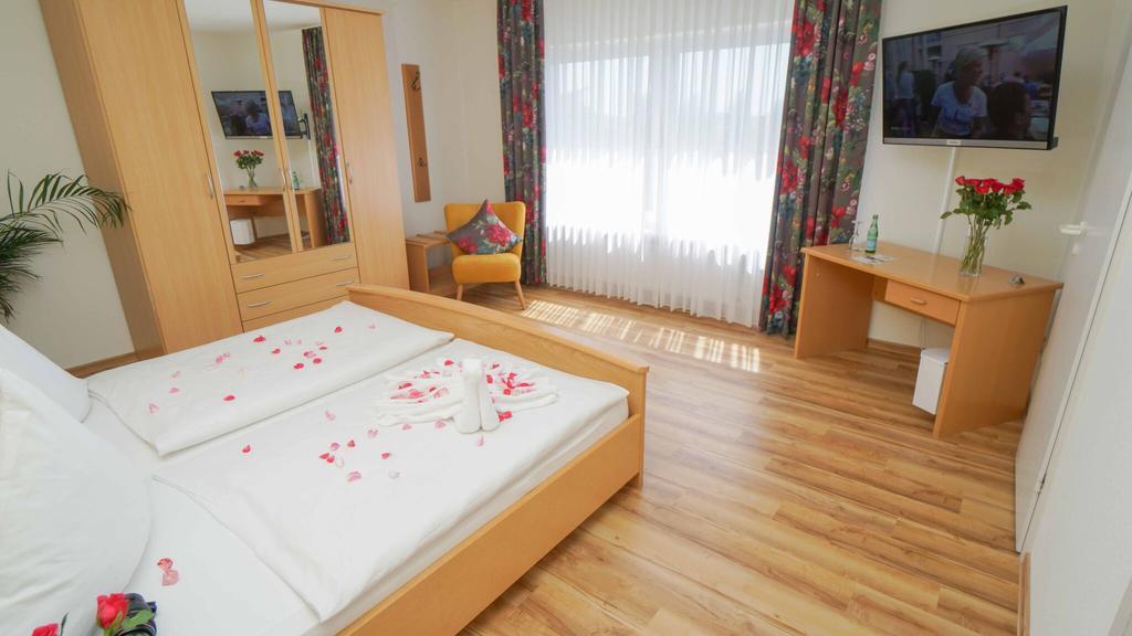 Hotel & Restaurant Am Kirschberg Alten Buseck Eksteriør billede