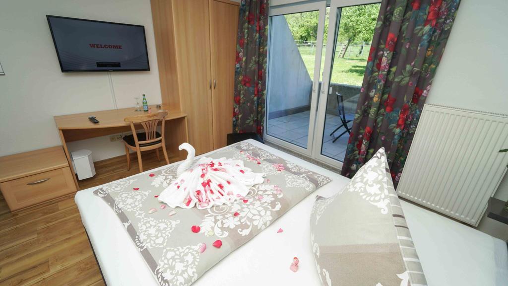 Hotel & Restaurant Am Kirschberg Alten Buseck Eksteriør billede