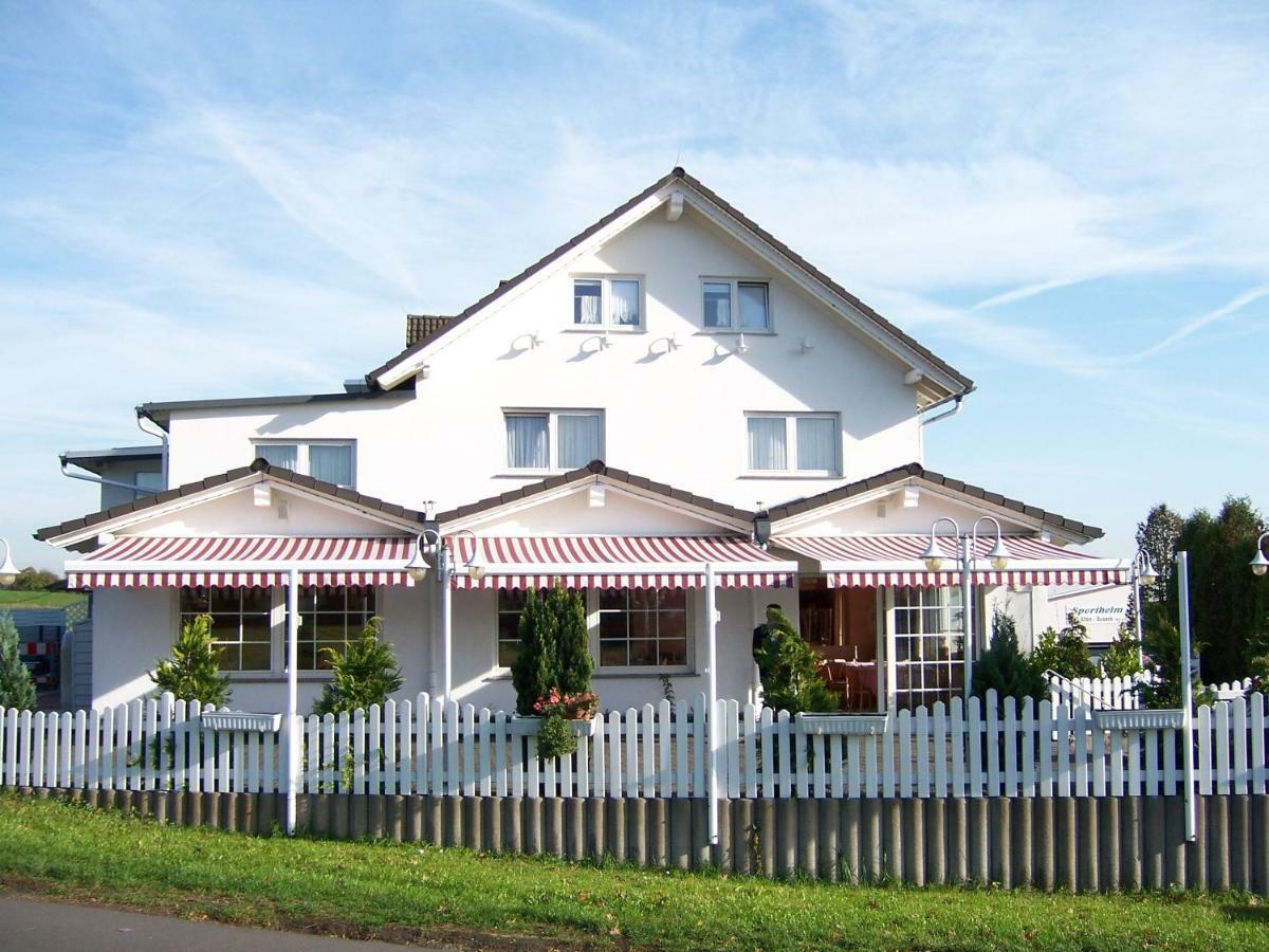 Hotel & Restaurant Am Kirschberg Alten Buseck Eksteriør billede